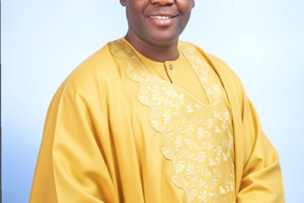 ACCORD Governorship Aspirant Dr Oriyomi Hamzat Raises #20M At Fish Seller’s Association Inauguration In Ibadan.